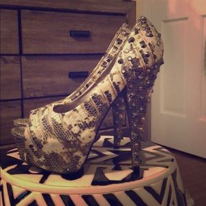 Beyoncé’s House of Dereon Snakeprint Pumps